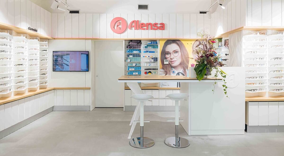 Interiér optiky Lazarská
